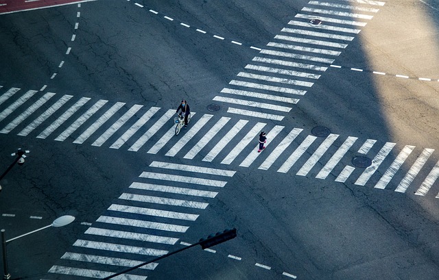 Image of a cross road in a city