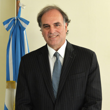 Roberto E. Silva
