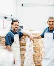 Dos empleados en una pyme 