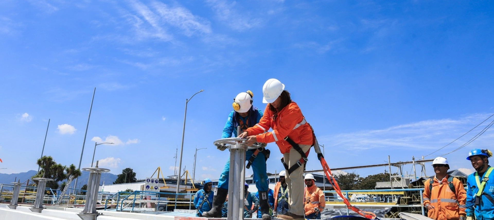 Image of public water system works in Bogotá