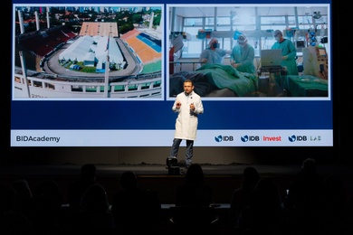 Foto ganadro premio Superhéroes del Desarrollo_0.jpg