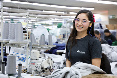 trabajadora planta de manufactura en Honduras.JPG