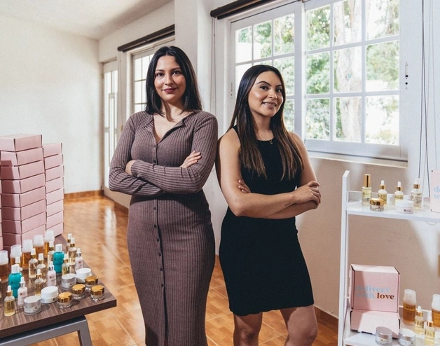 Image of two hispanic entrepreneur women at their office