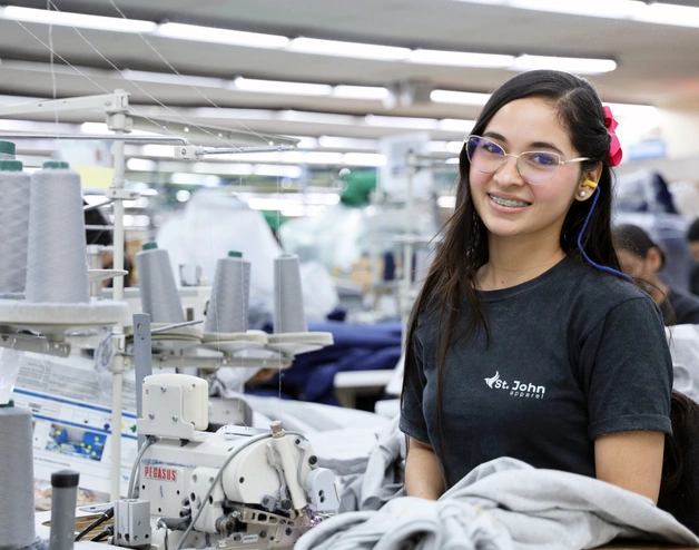trabajadora planta de manufactura en Honduras.JPG