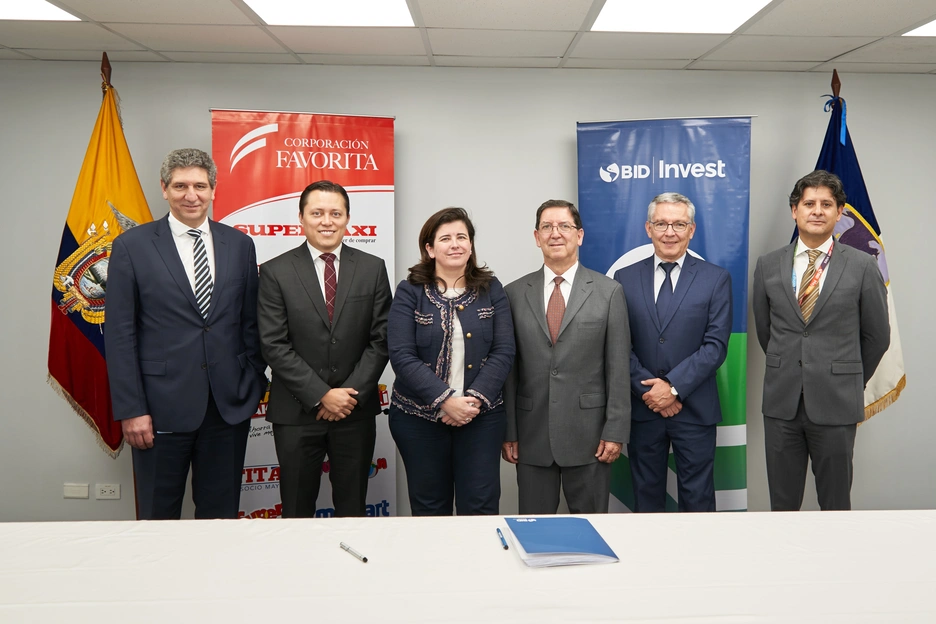 Foto 2 Firma C.Favorita_0.jpg