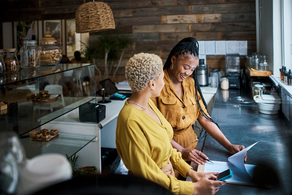 Image of two young women working at a restaurant