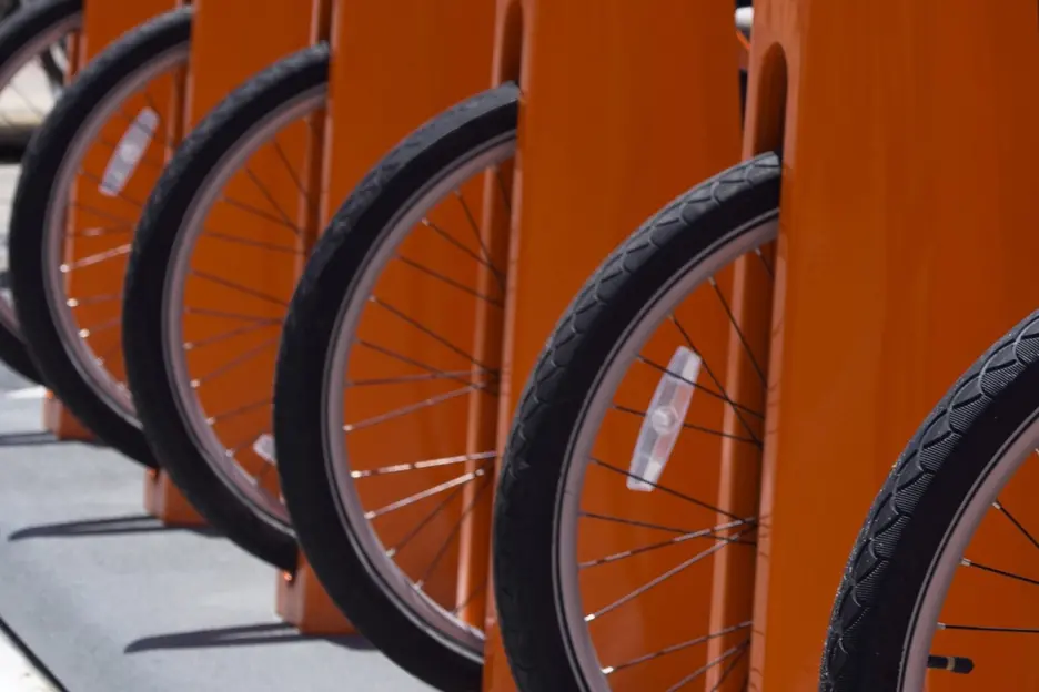 Bicicletas en una estación de anclaje.