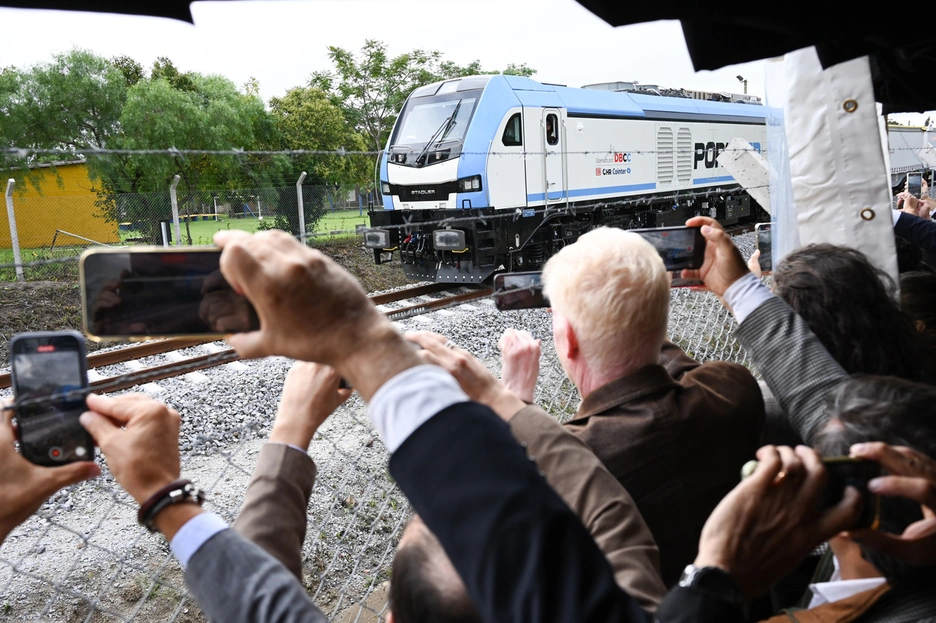 train and passengers waving