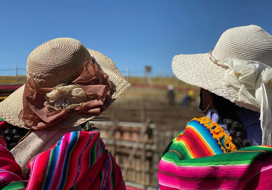 Andean women in traditional dress 